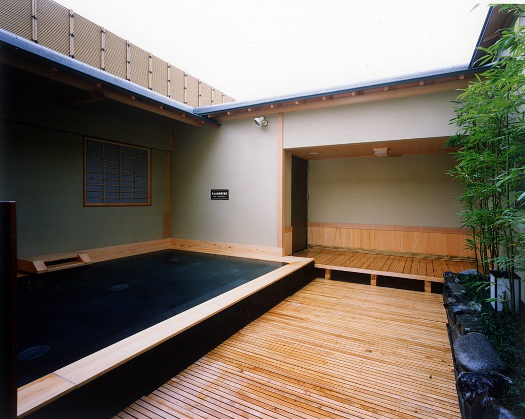 Open-air bathtub / Kyoto Ryokan Shoei